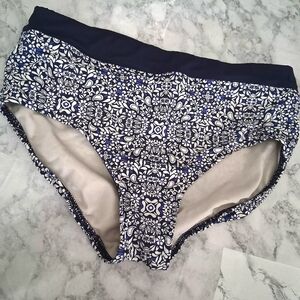 LANDS' END Women's Navy and White Floral Swim Bottom Size 10